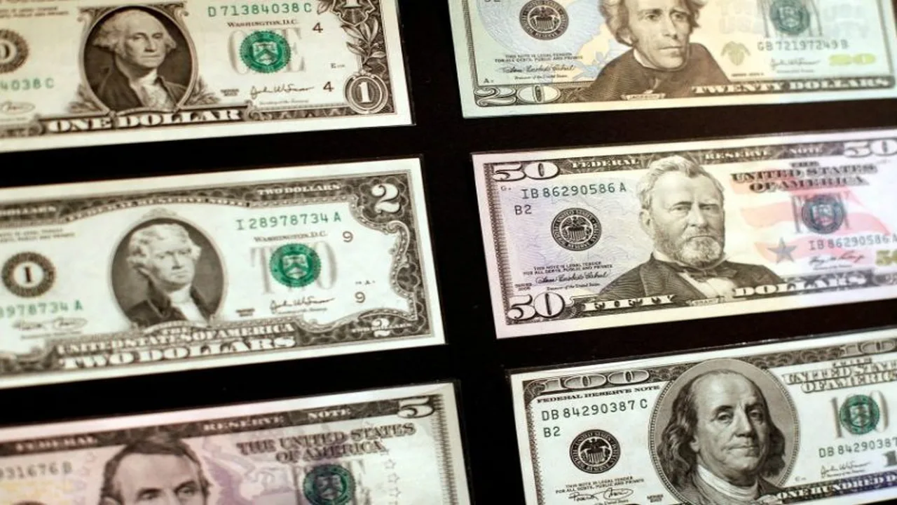 تراجع سعر الدولار وسط آمال دولية بقرب نهاية الحرب مع إيران